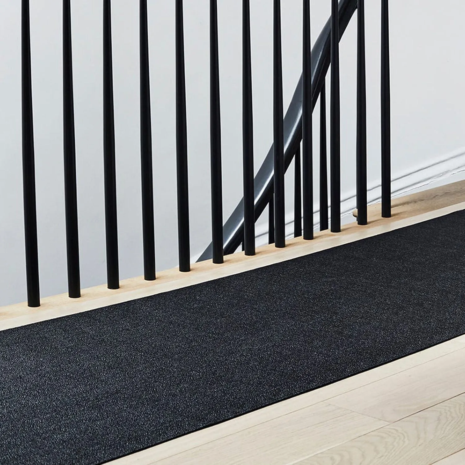 chilewich | woven floor runner 66x183cm (26x72") | boucle noir