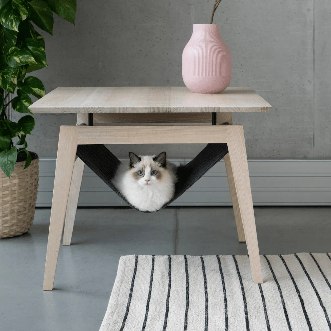 KIKKO Pet Table By Labbvenn