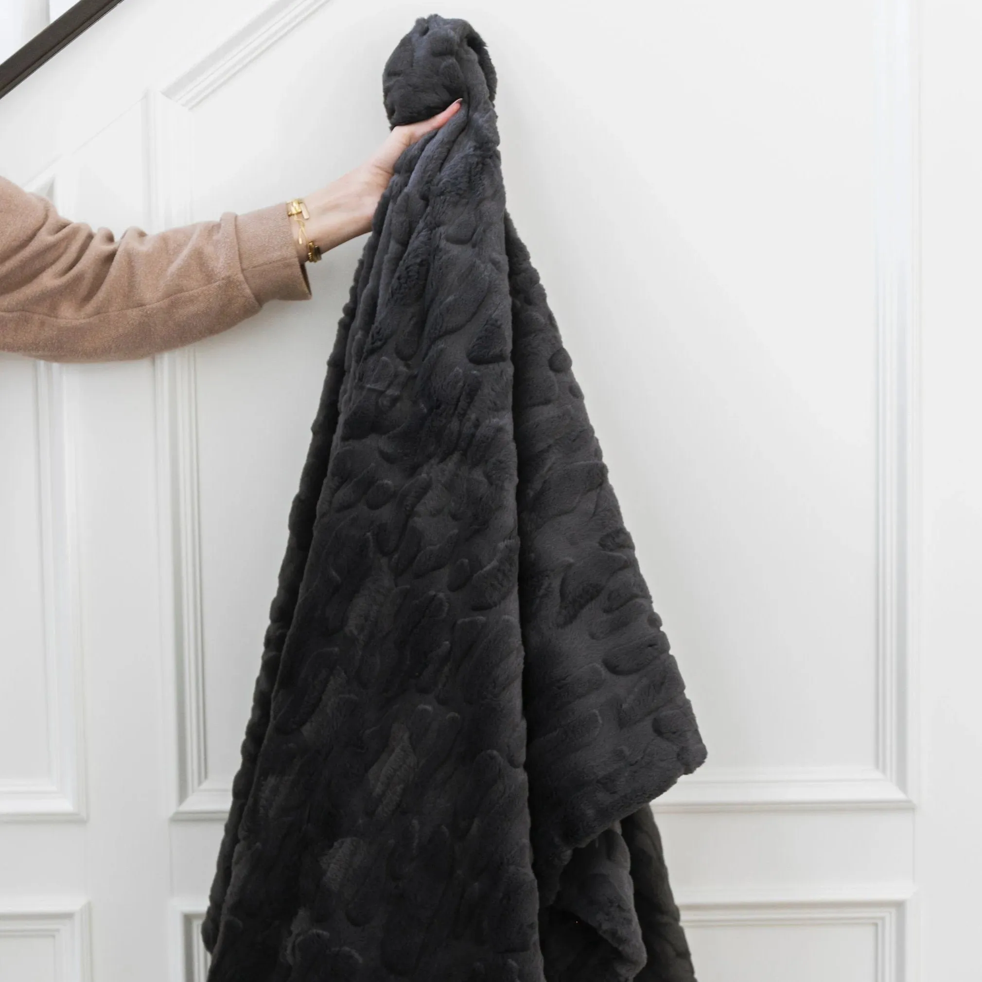 PATTERNED FAUX FUR THROW WEIGHTED BLANKETS