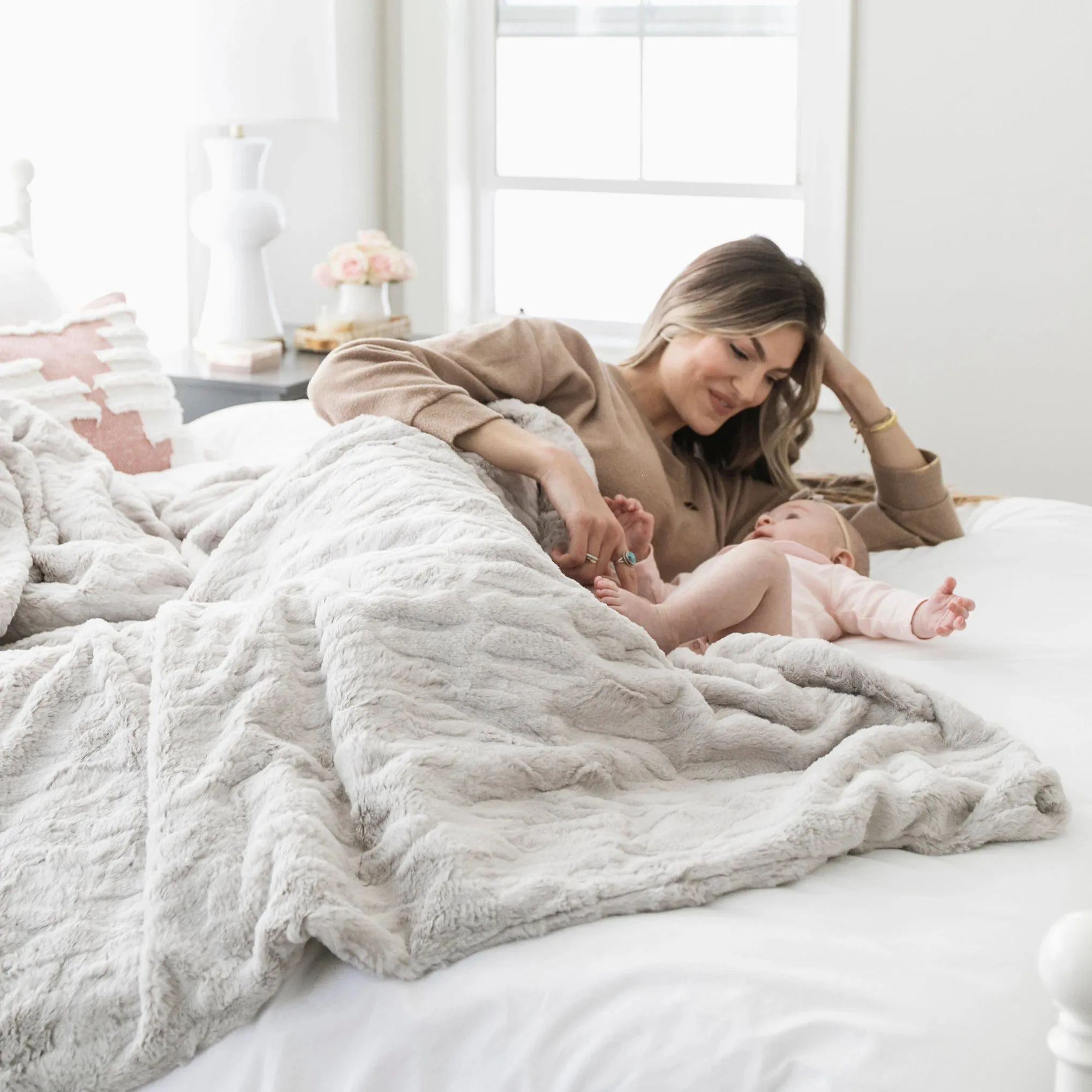 PATTERNED FAUX FUR THROW WEIGHTED BLANKETS